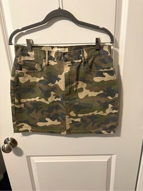 GAP Camo Mini Skirt in Olive and Tan